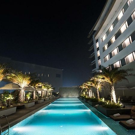 Hotel Taj Swarna, Amritsar Exterior foto The pool at the hotel