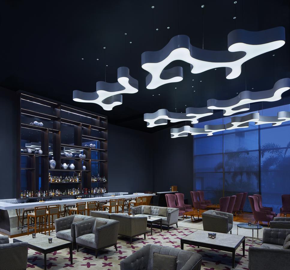 Hotel Taj Swarna, Amritsar Exterior foto The bar at the 101 lounge