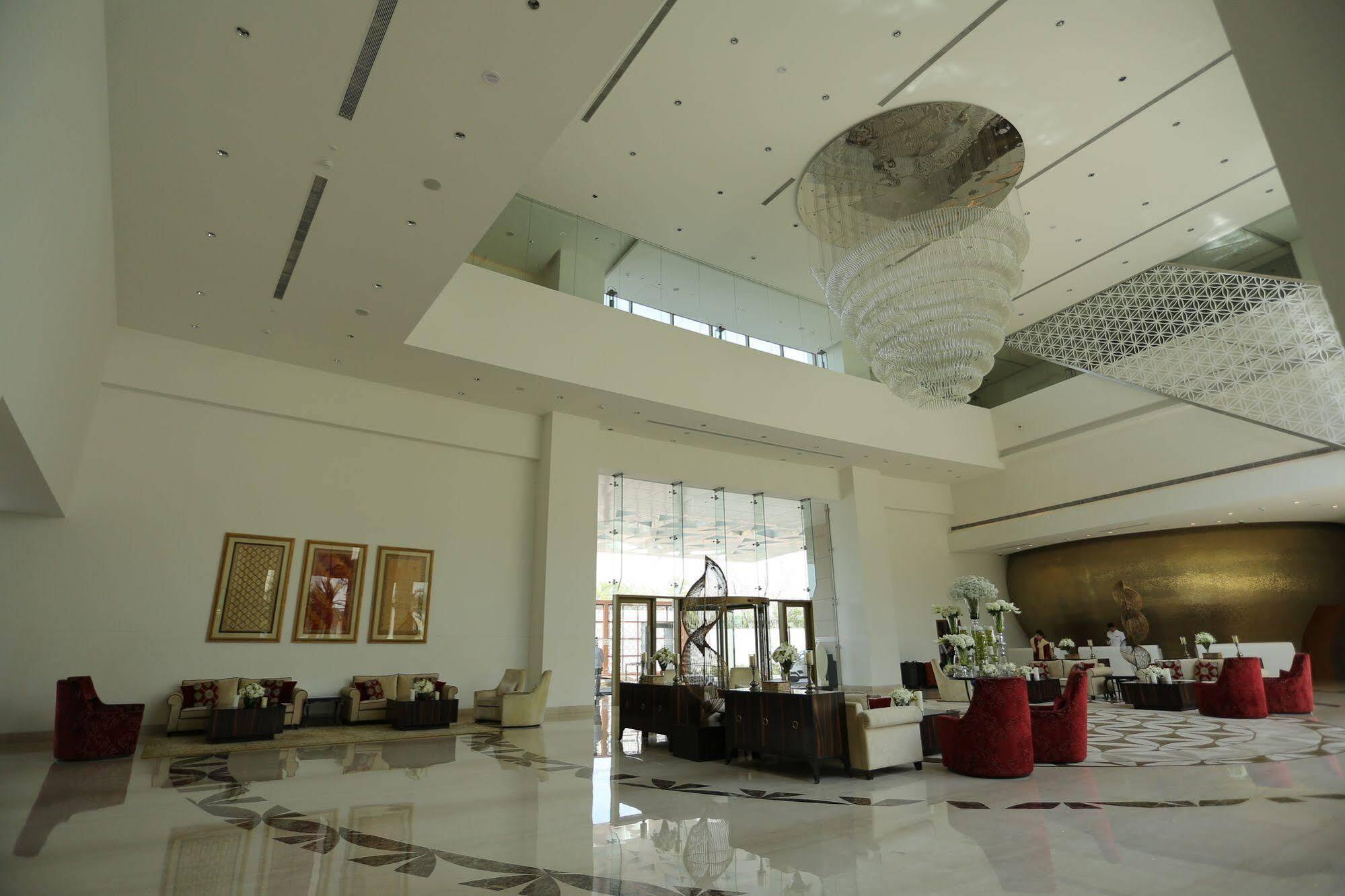 Hotel Taj Swarna, Amritsar Exterior foto Lobby