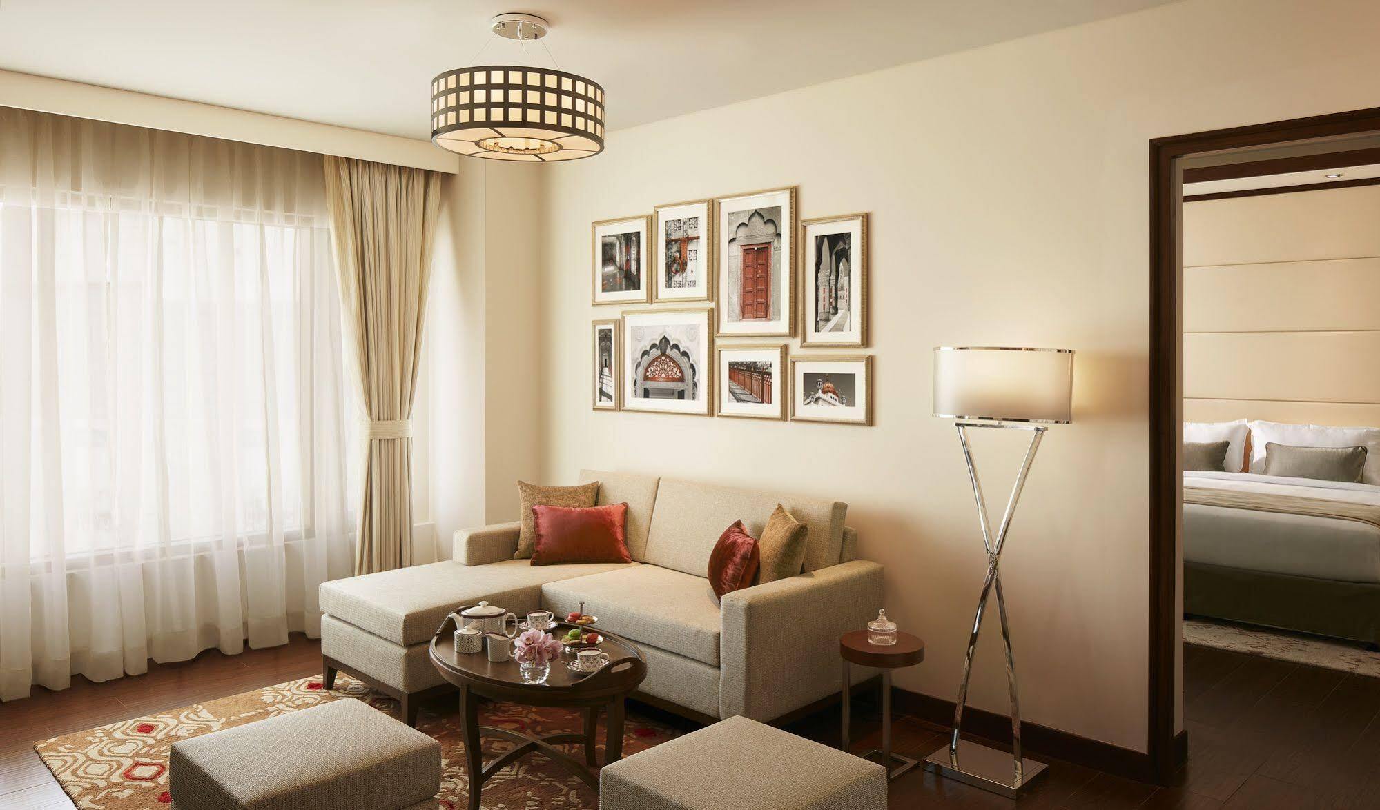 Hotel Taj Swarna, Amritsar Exterior foto A living room