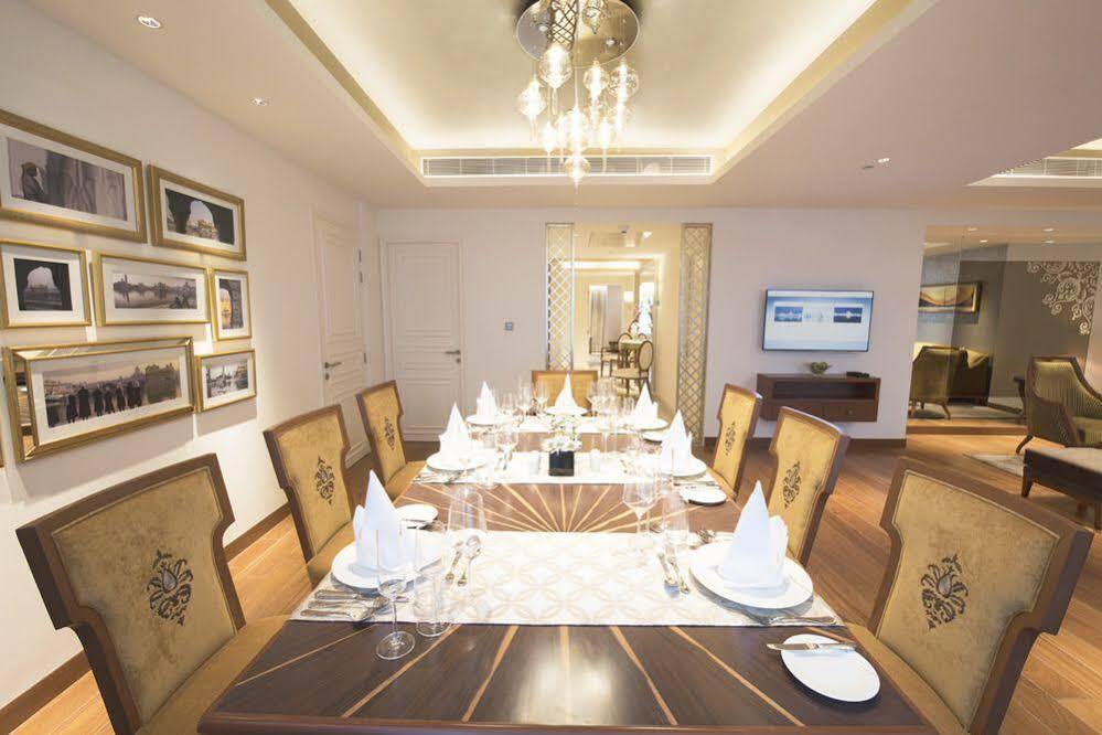 Hotel Taj Swarna, Amritsar Exterior foto The dining room of the Presidential Suite