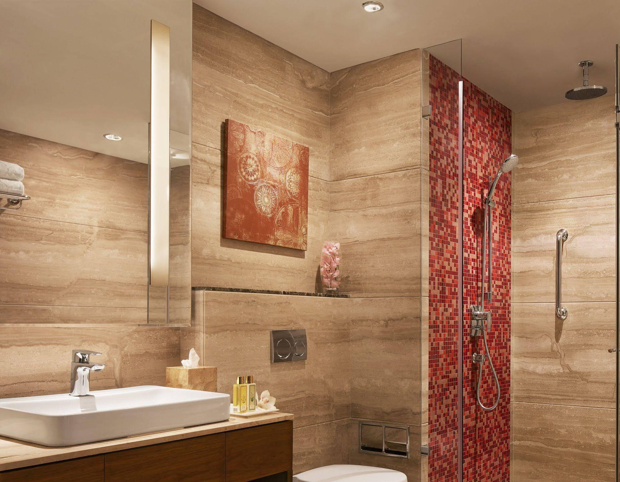 Hotel Taj Swarna, Amritsar Exterior foto Bathroom