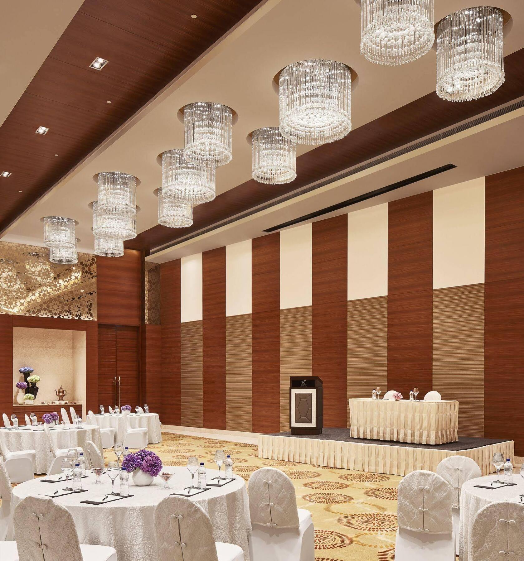 Hotel Taj Swarna, Amritsar Exterior foto The Royal Ballroom